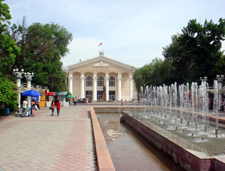 吉尔吉斯斯坦大学 Kyrgyz National University